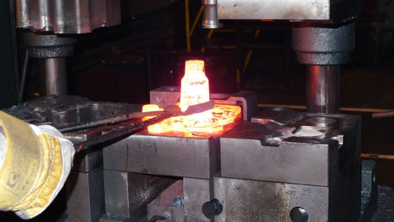 closed die steel forging